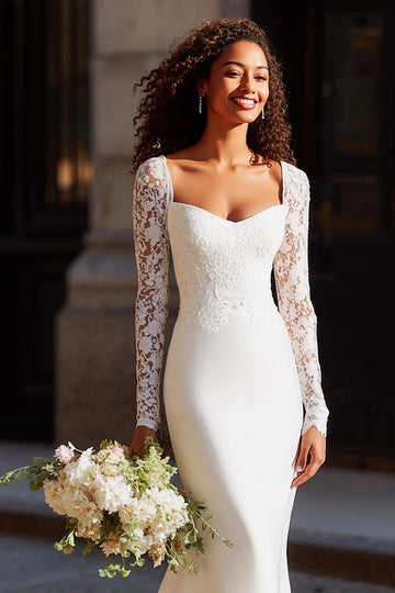 Robe de mariée en dentelle de sirène blanche appliquée à la traîne de cour
